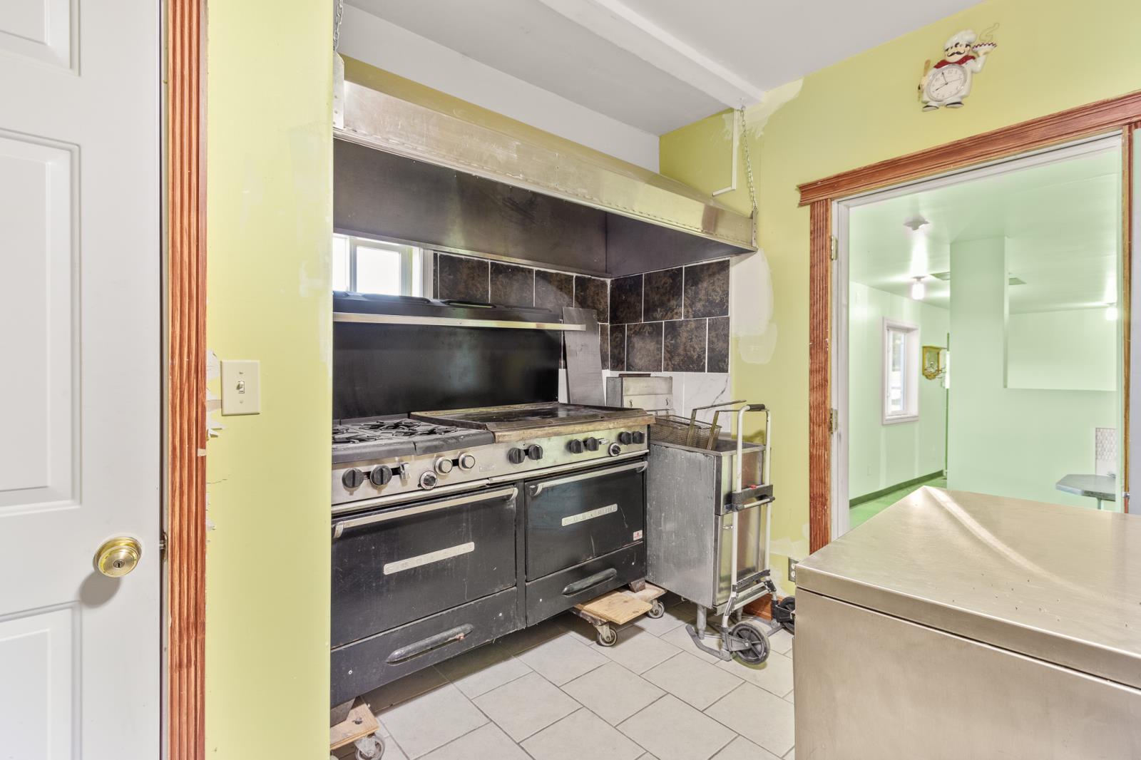 102 2 Avenue Property Photo 24