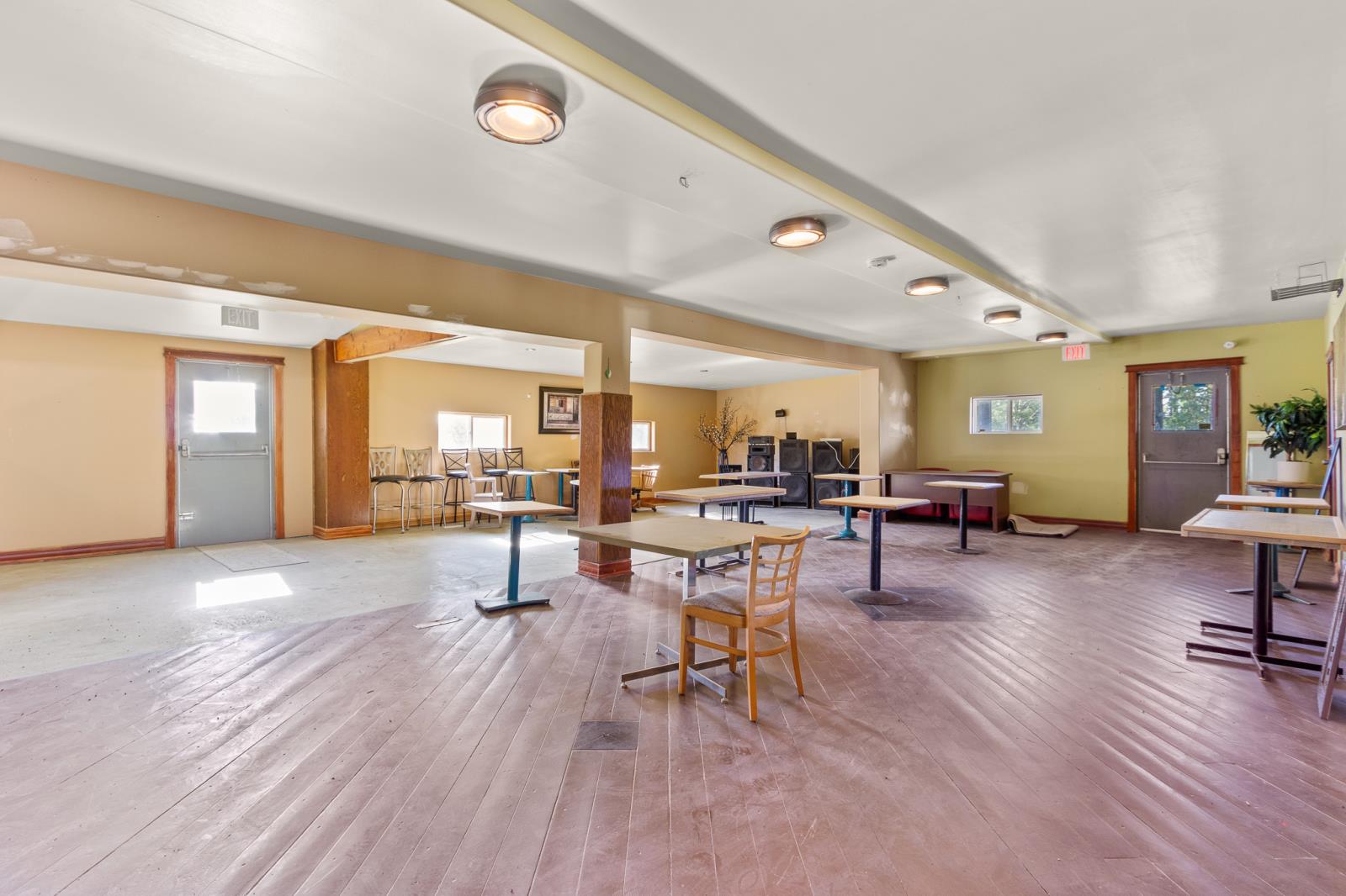 102 2 Avenue Property Photo 33