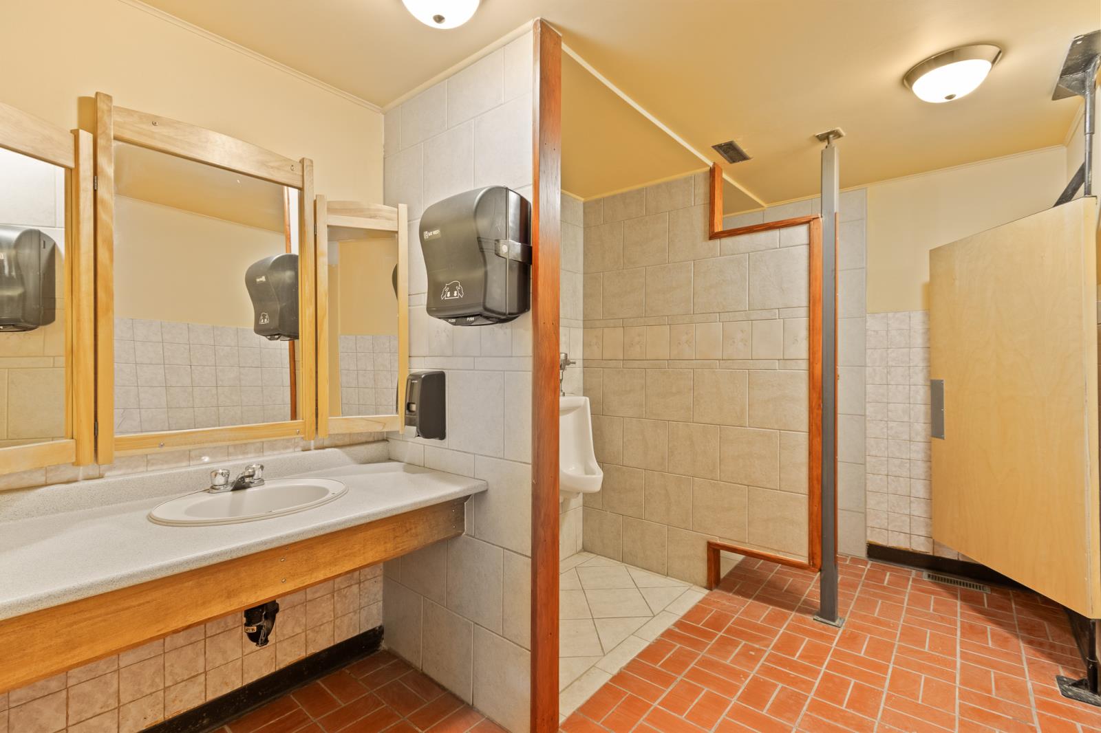 102 2 Avenue Property Photo 38