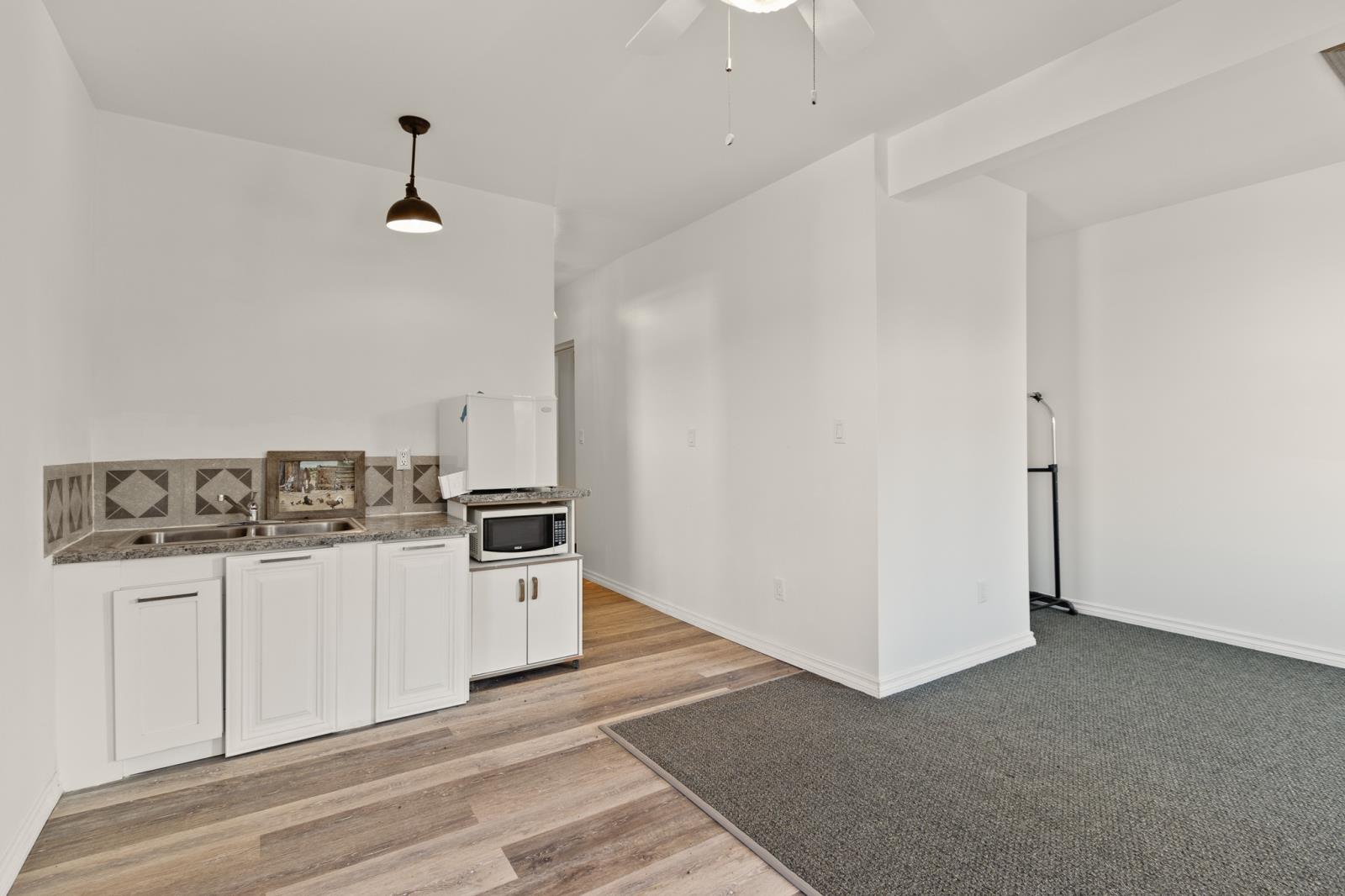 102 2 Avenue Property Photo 46