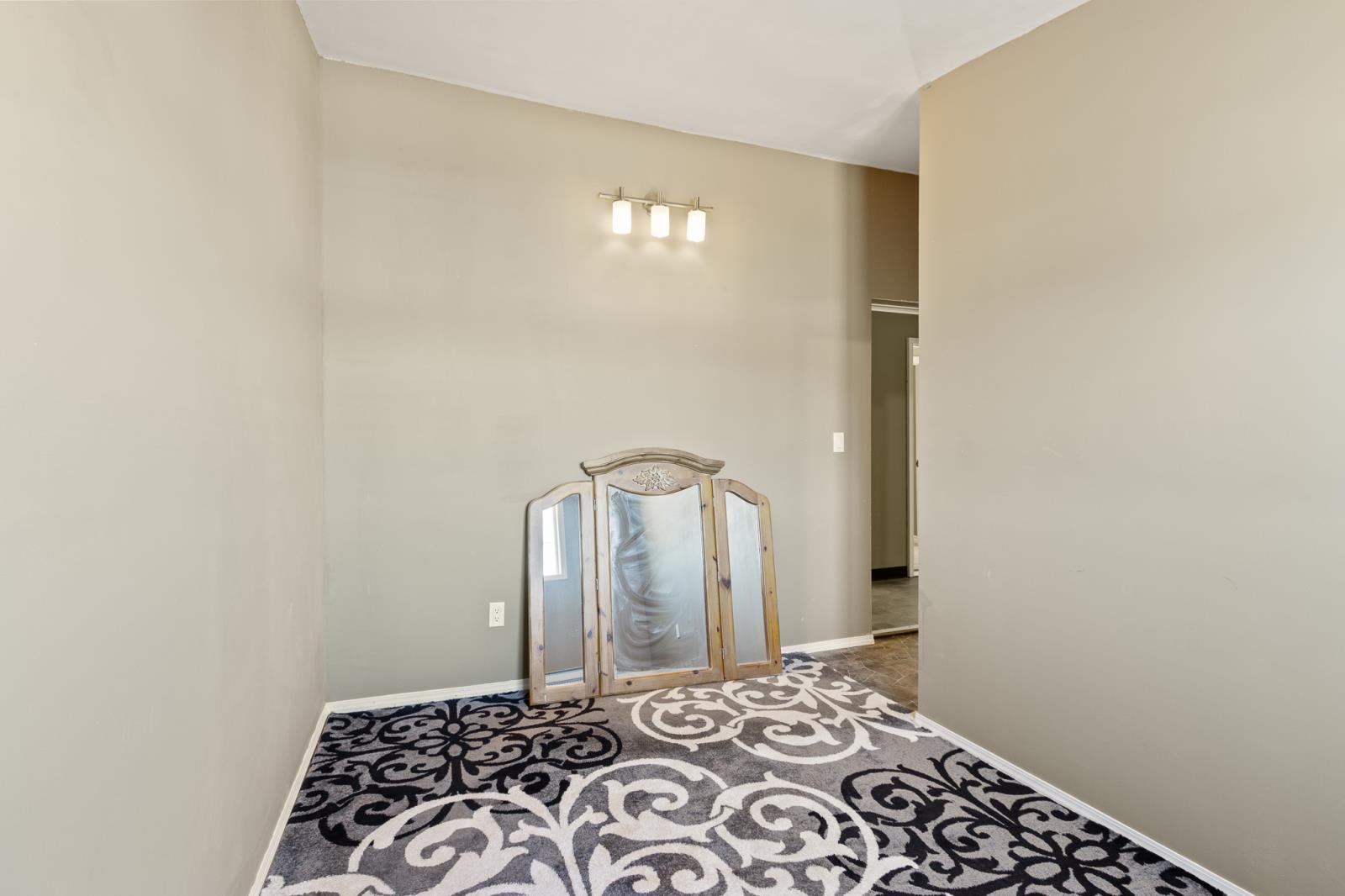 102 2 Avenue Property Photo 50