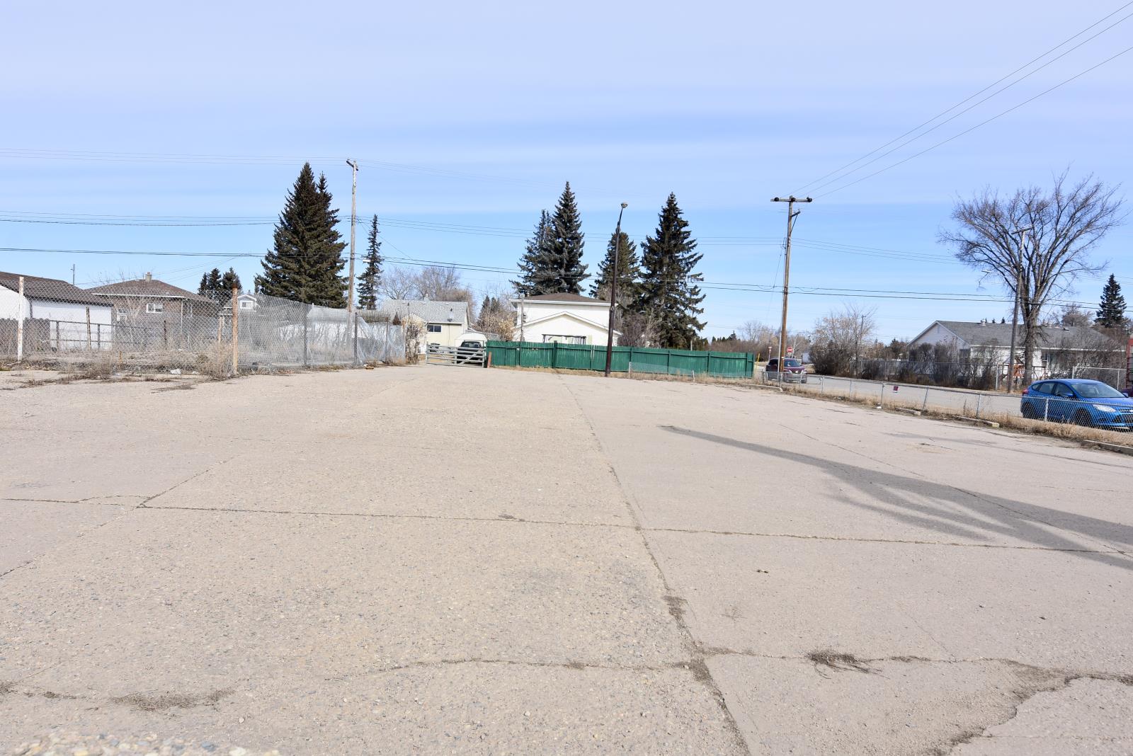 5306 50 Avenue Property Photo 1