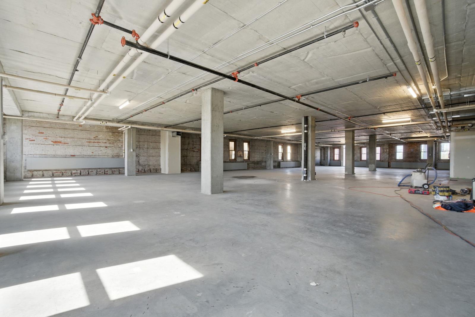 9666 Jasper Avenue Property Photo 3