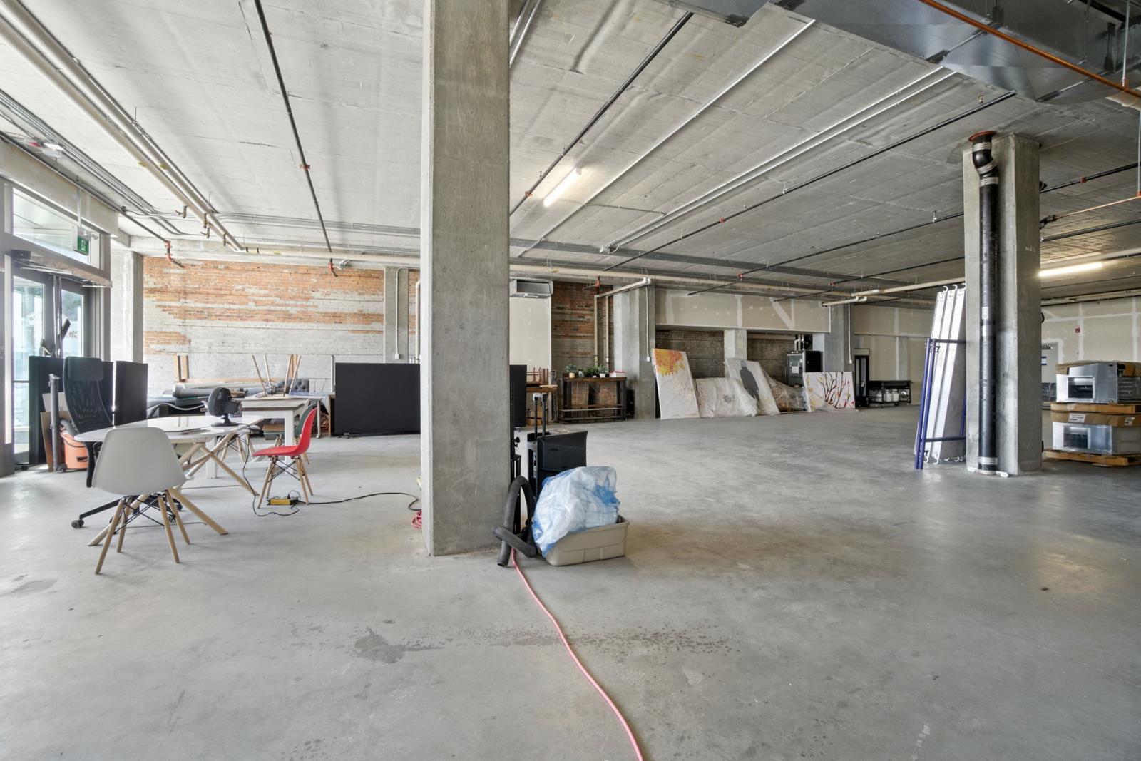 9666 Jasper Avenue Property Photo 9