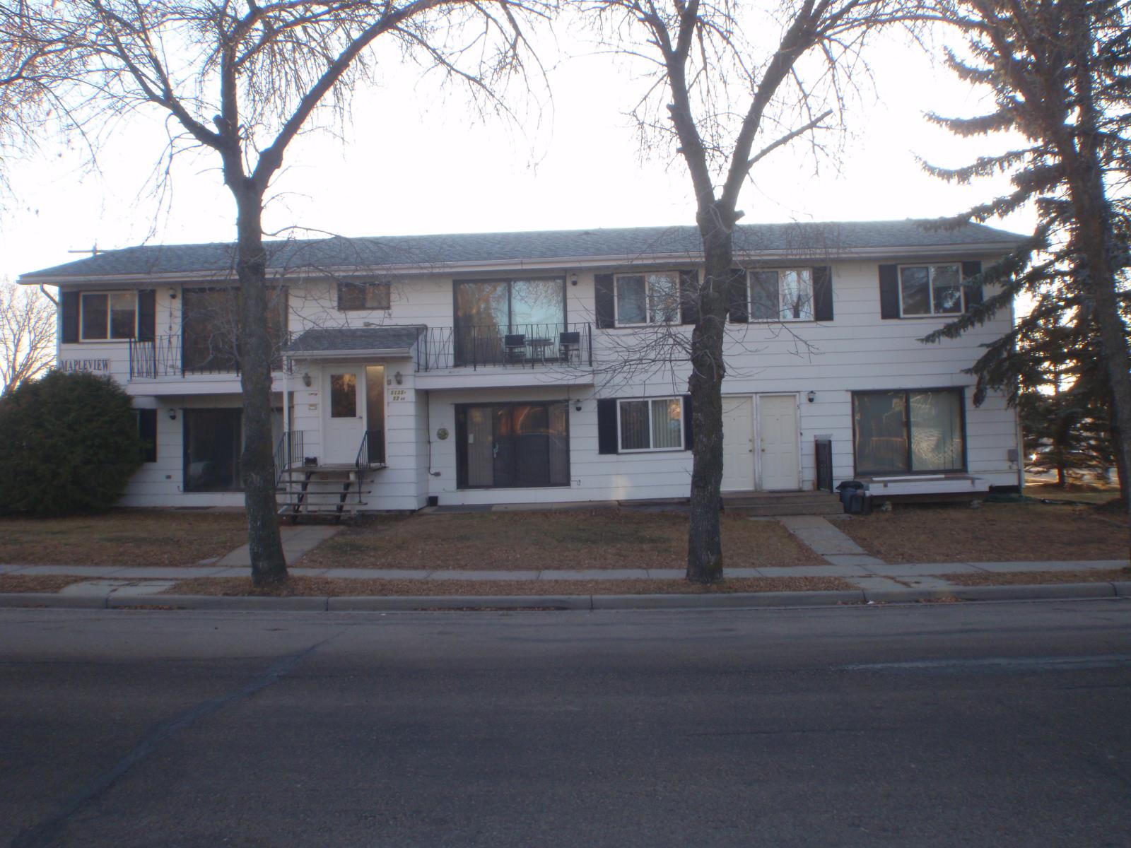 5135 52 Avenue Property Photo 1