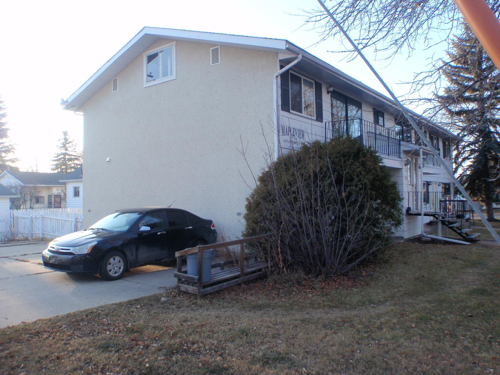 5135 52 Avenue Property Photo 2