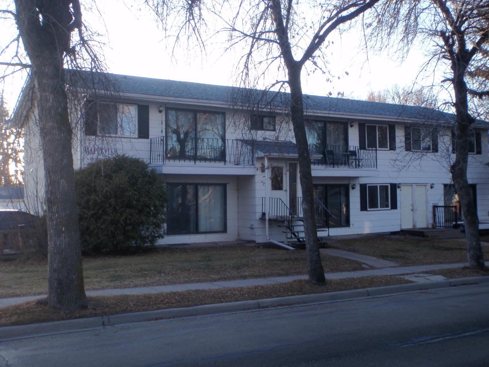 5135 52 Avenue Property Photo 3