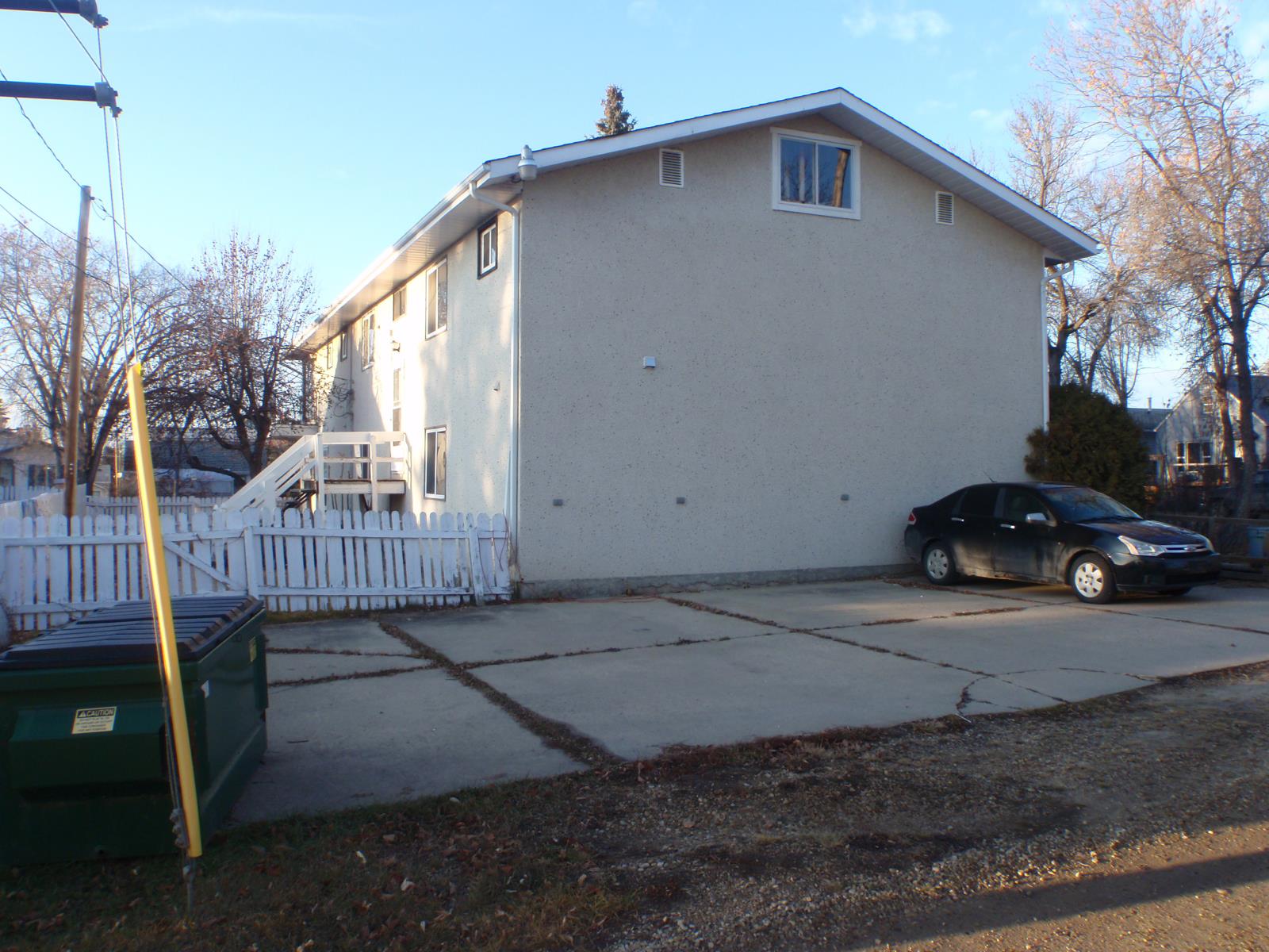 5135 52 Avenue Property Photo 4