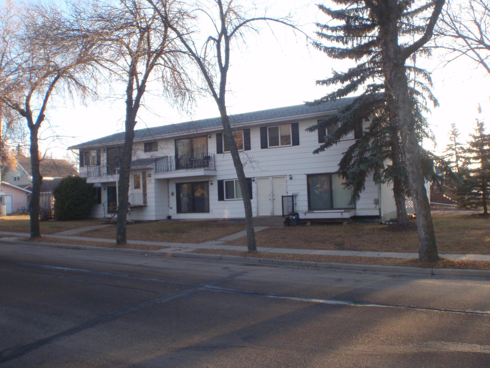 5135 52 Avenue Property Photo 5
