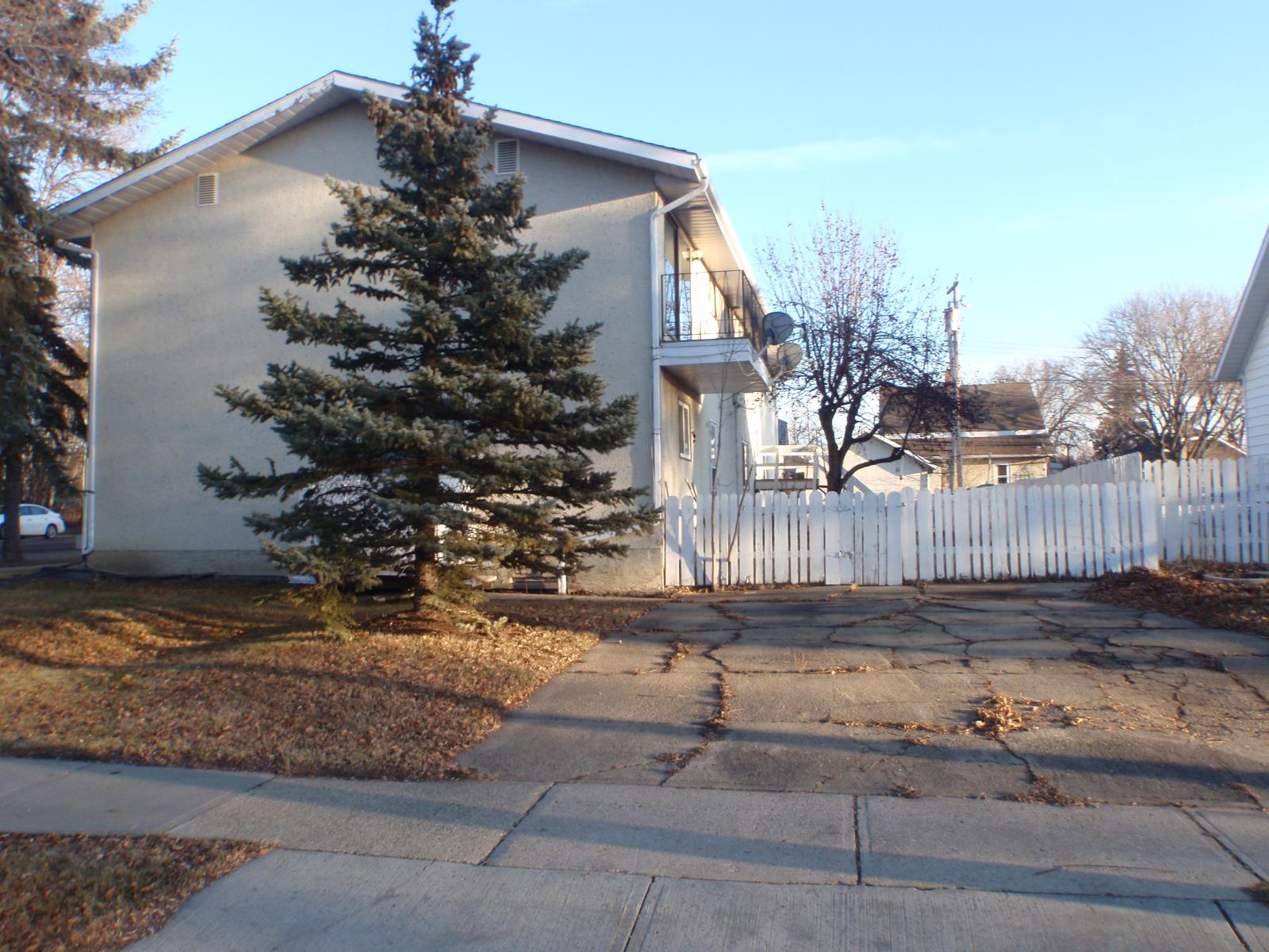 5135 52 Avenue Property Photo 6
