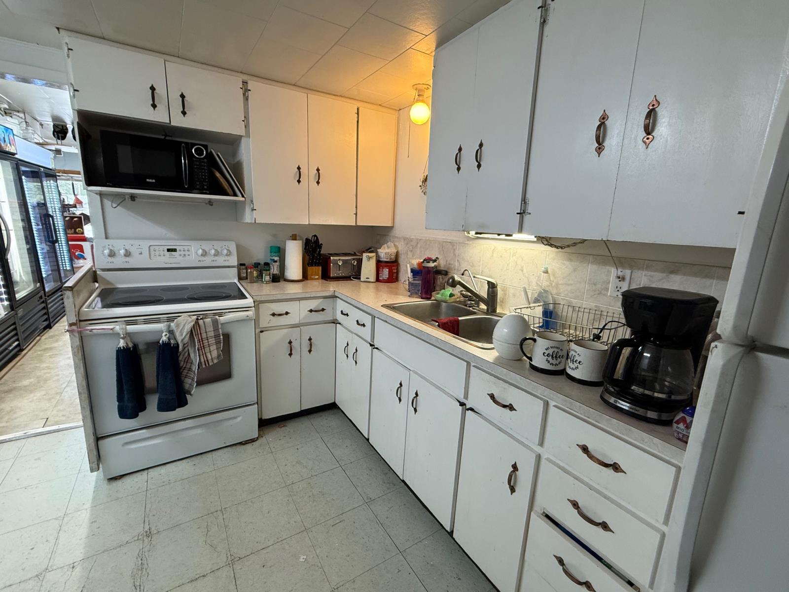 5214 47 St Property Photo 4
