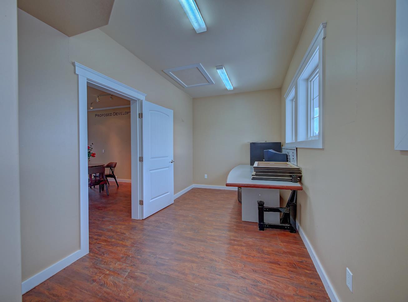 5015-50 Street Property Photo 2
