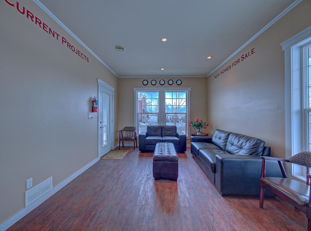 5015-50 Street Property Photo 6