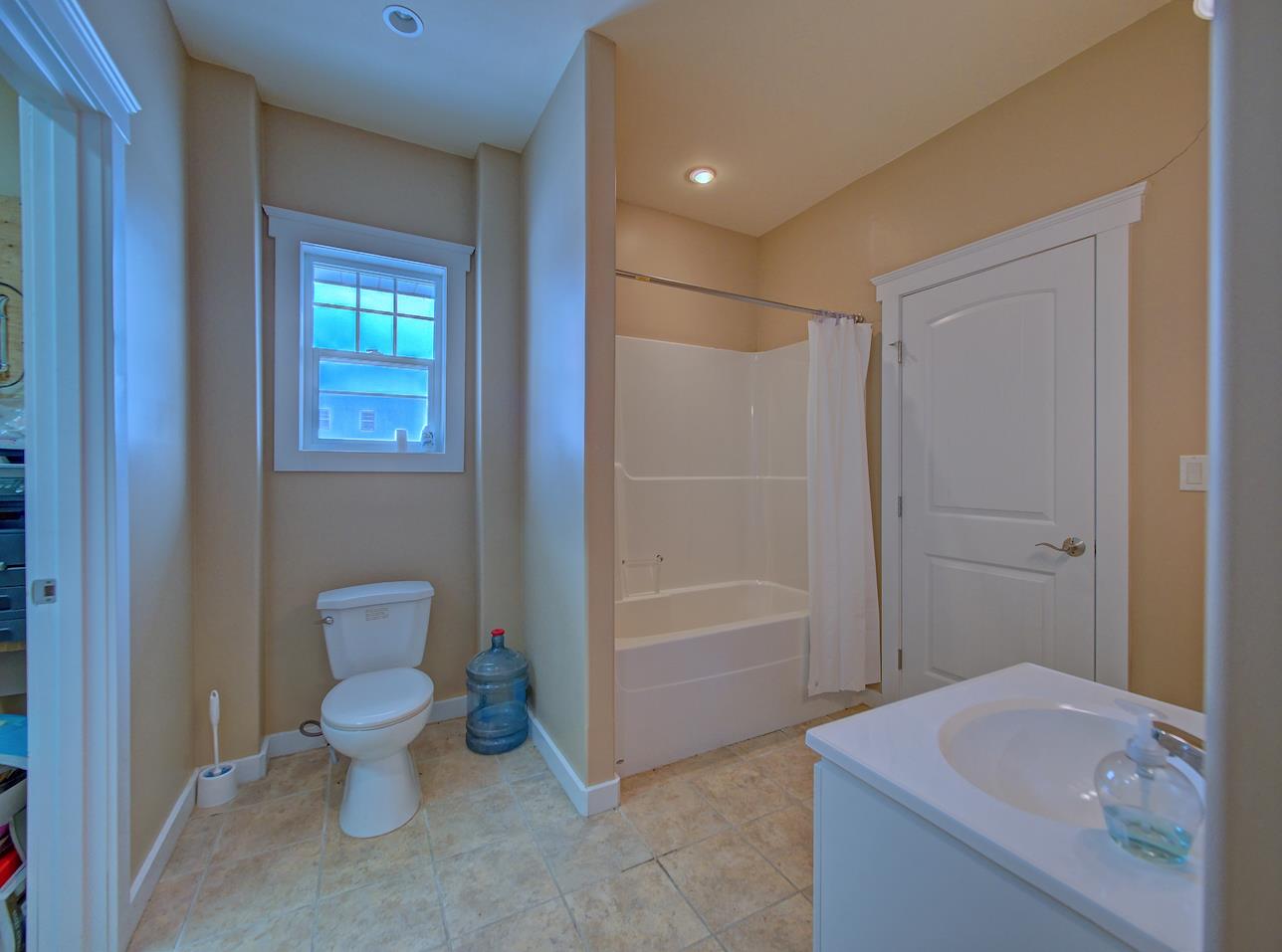 5015-50 Street Property Photo 7