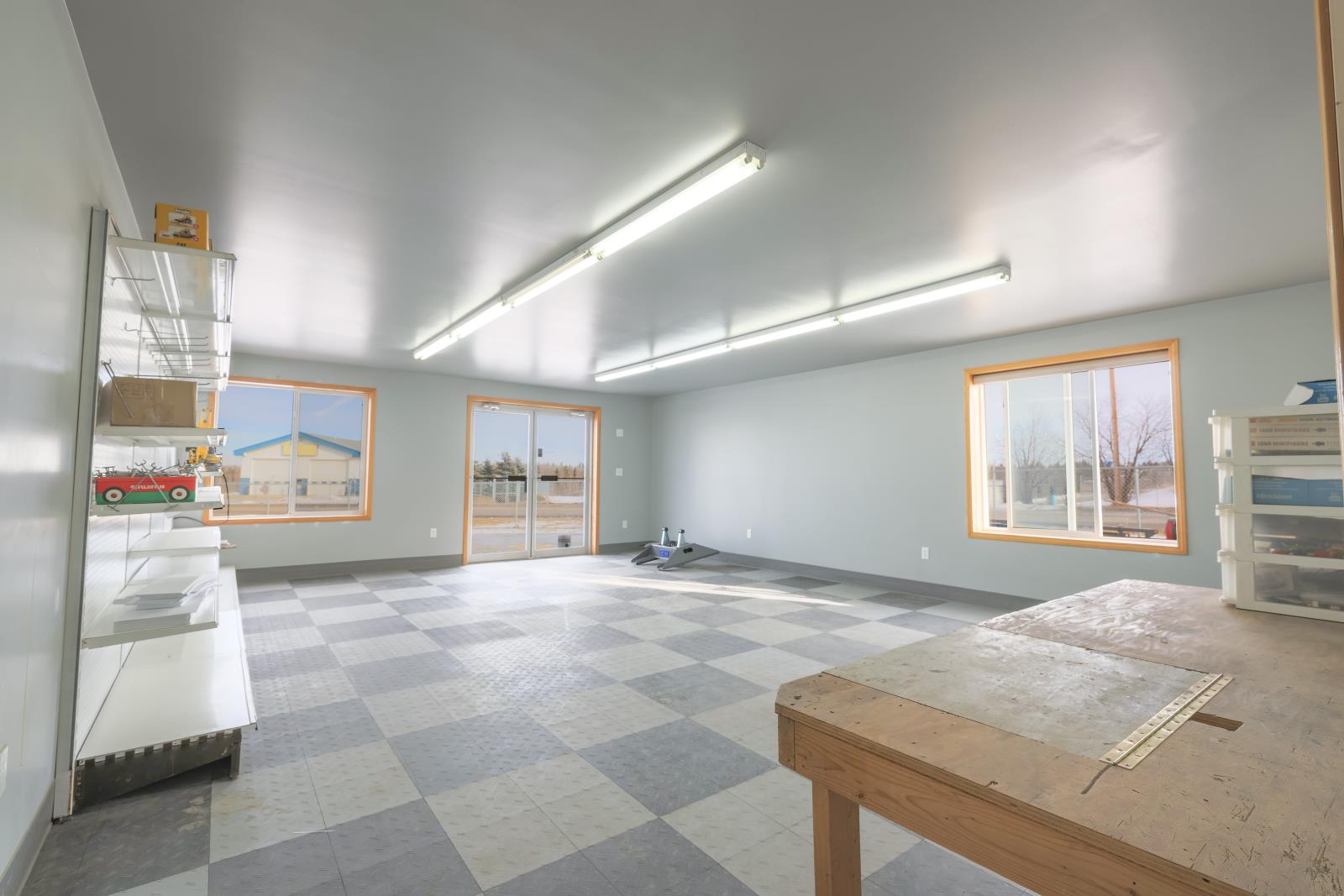 5222 - 44 Street Property Photo 4