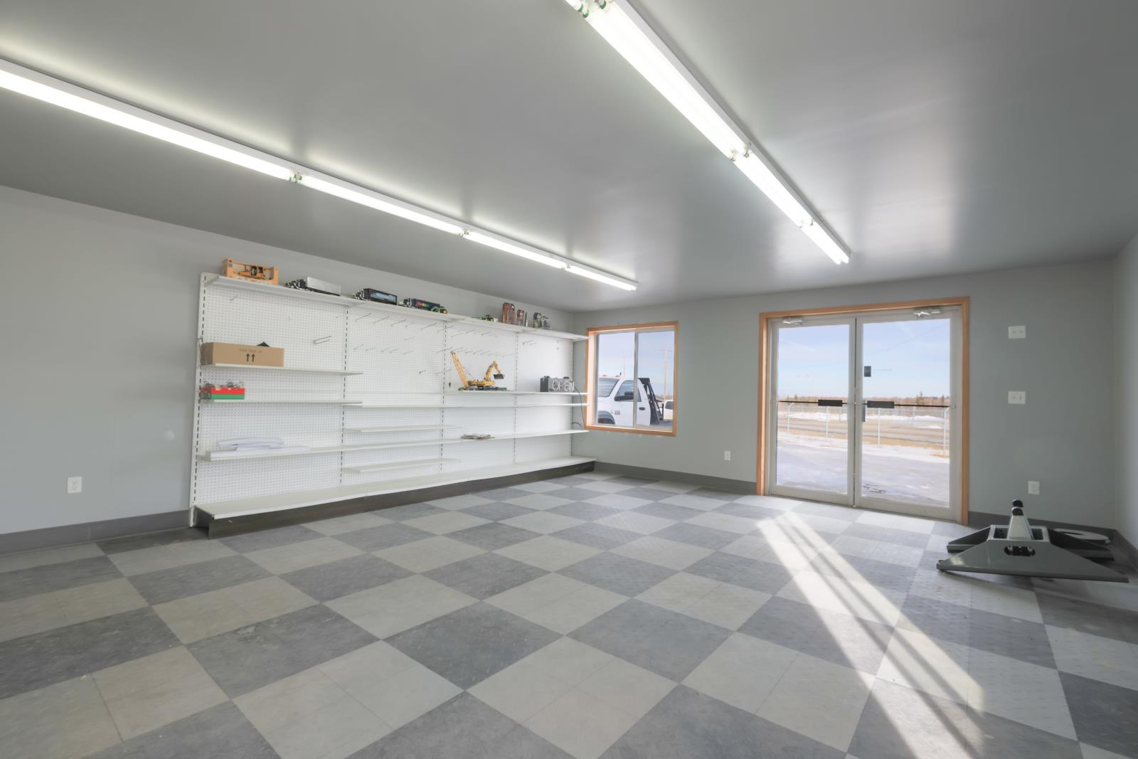 5222 - 44 Street Property Photo 7
