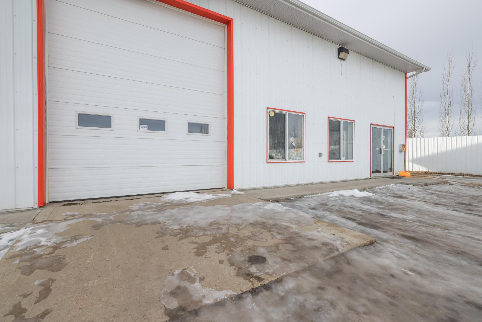 5222 - 44 Street Property Photo 9