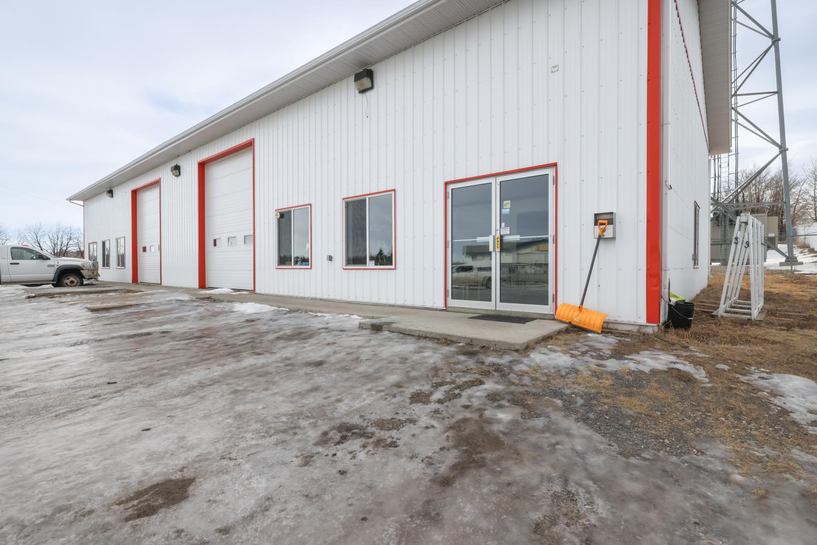 5222 - 44 Street Property Photo 10