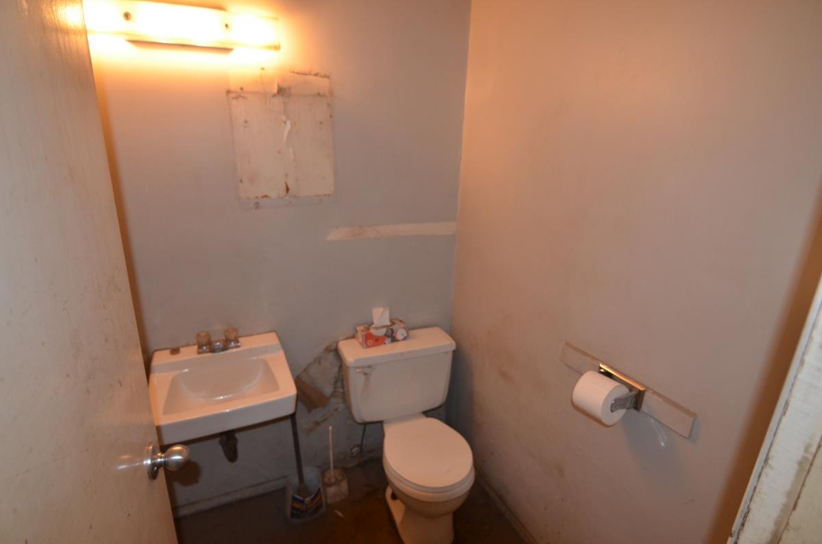 5018 52 Ave Property Photo 19