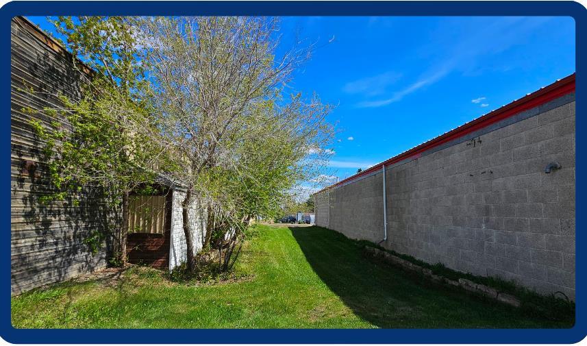 5113 50 St Property Photo 1