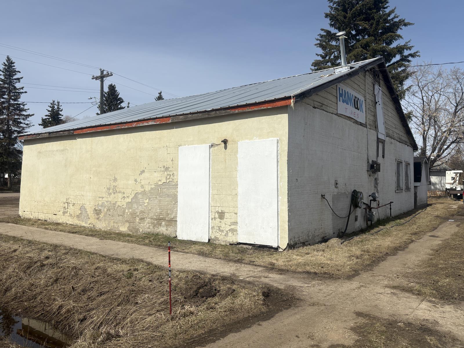 4903 50 Street Property Photo 1
