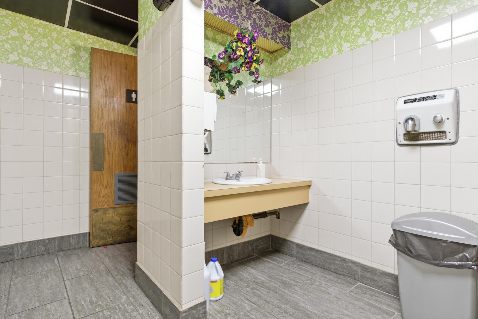 7727 85 St Property Photo 32