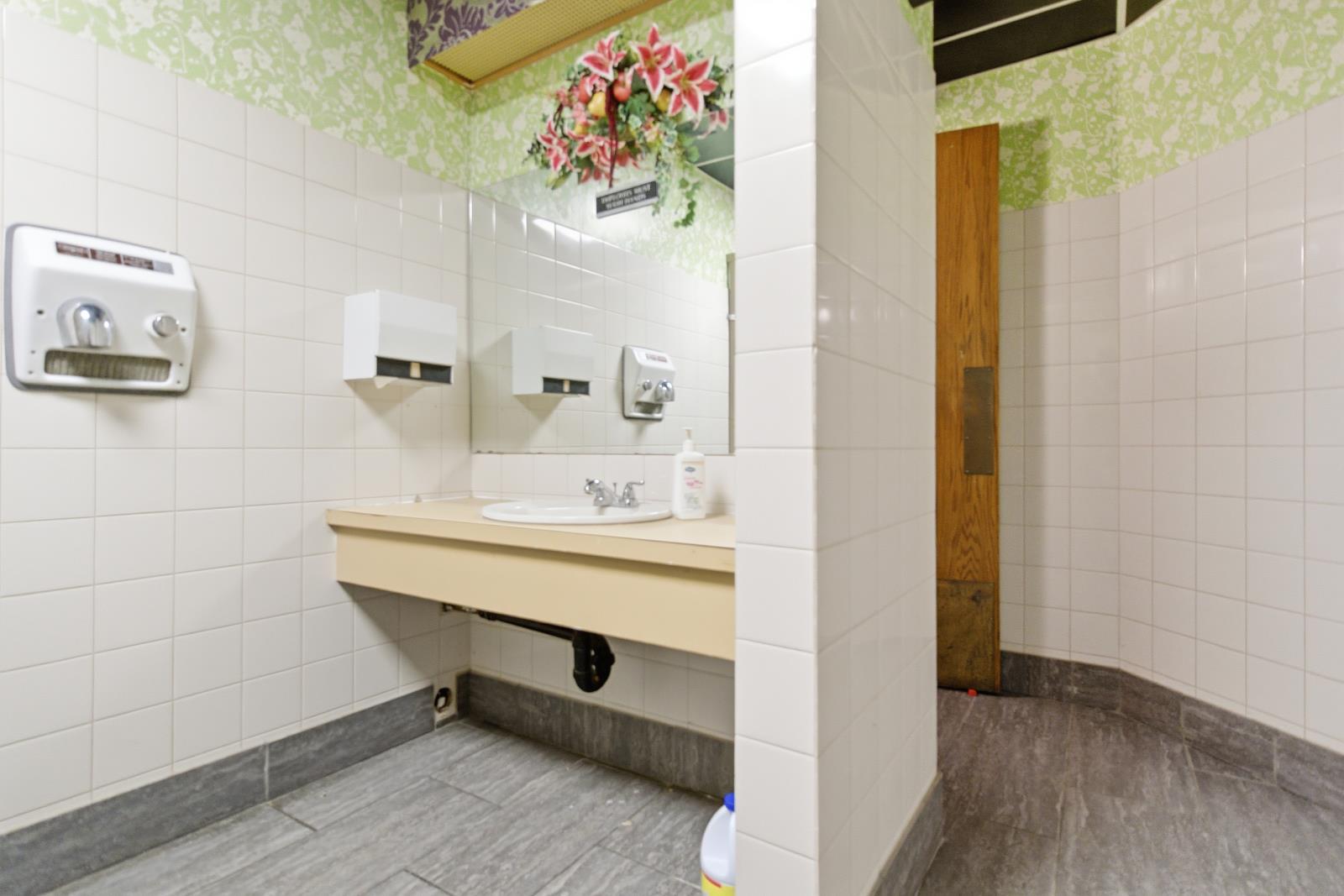 7727 85 St Property Photo 34