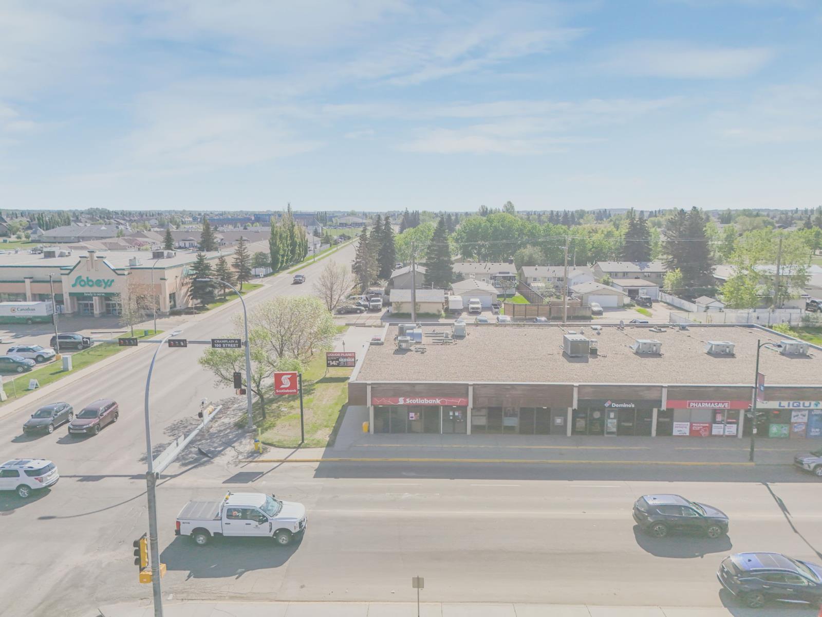 9925 100 Street Property Photo 8
