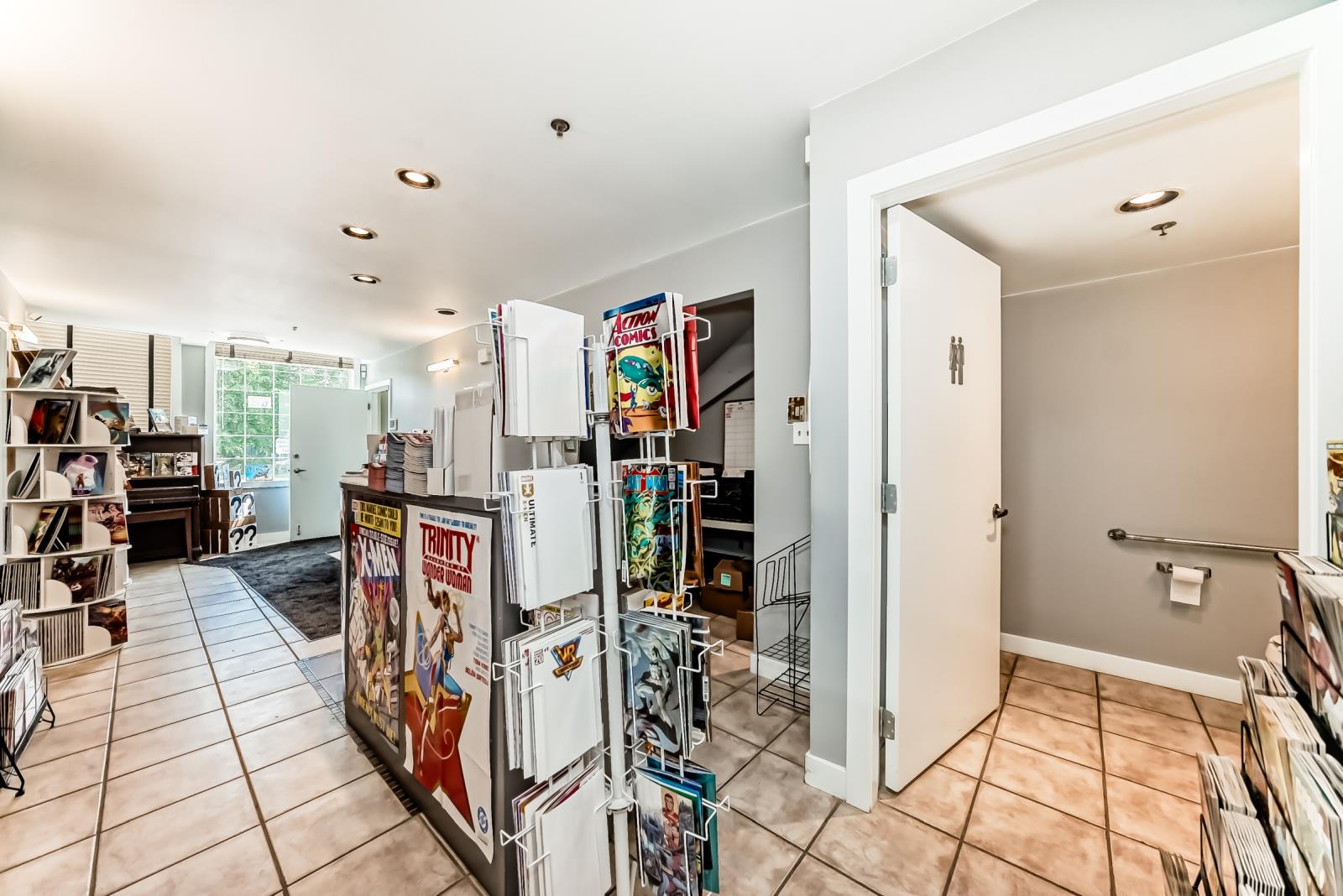 10086 164 St Nw Property Photo 7