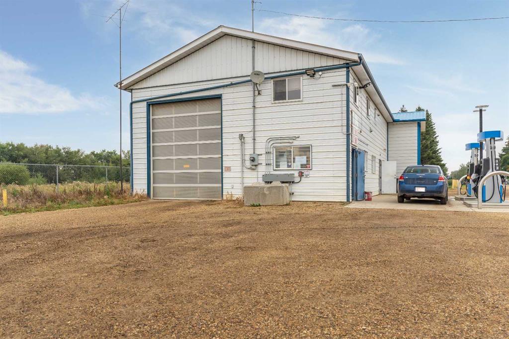 2 Railway Avenue N Property Photo 5