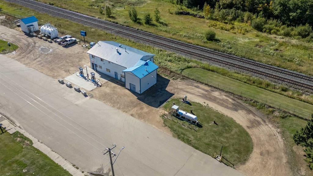 2 Railway Avenue N Property Photo 8