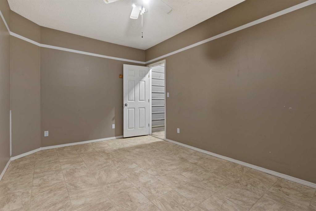 2 Railway Avenue N Property Photo 40