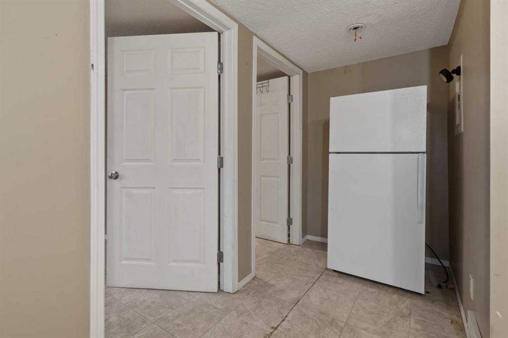 2 Railway Avenue N Property Photo 41