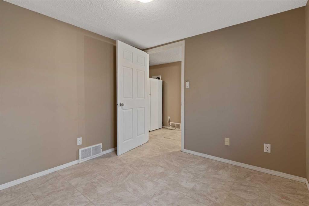 2 Railway Avenue N Property Photo 43