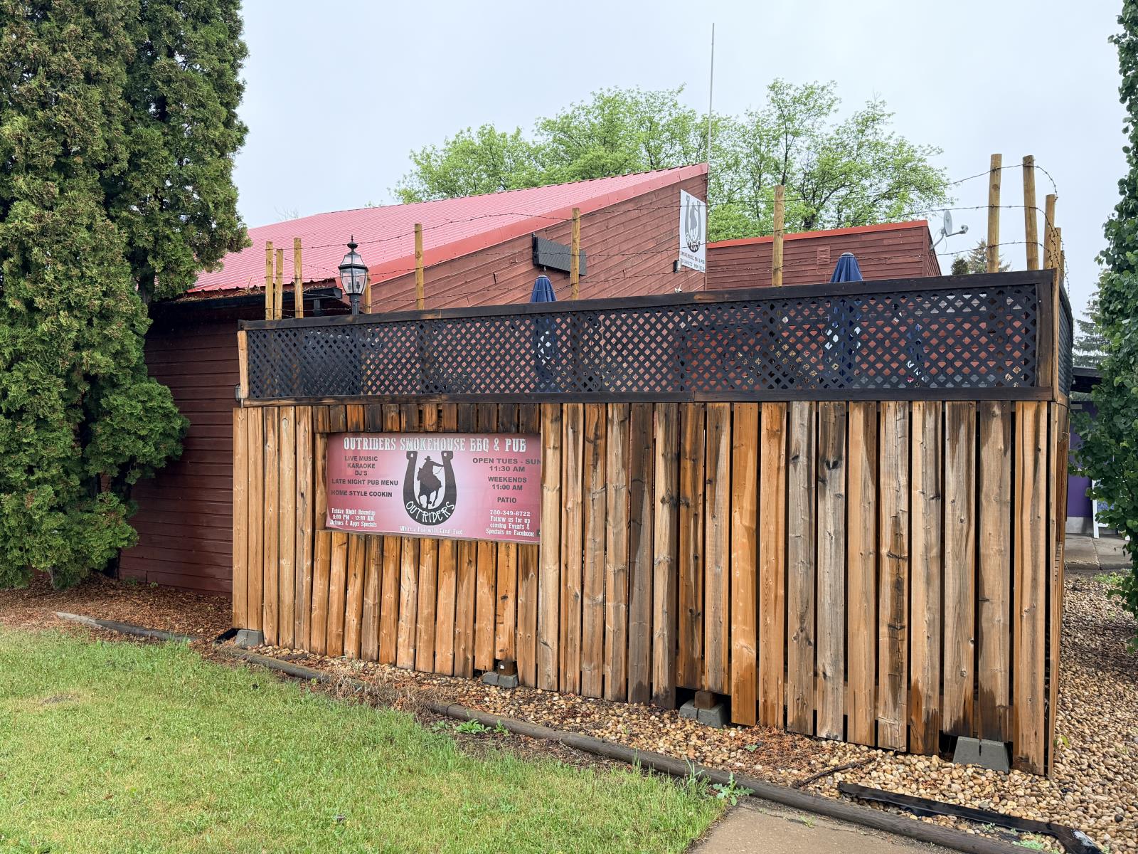 9904-9906 105 Street Property Photo 2