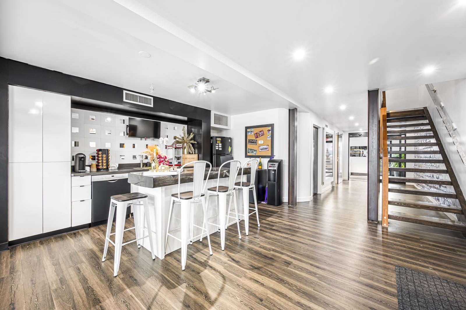 Unit 1, Unit 2, Unit 8 Property Photo 9