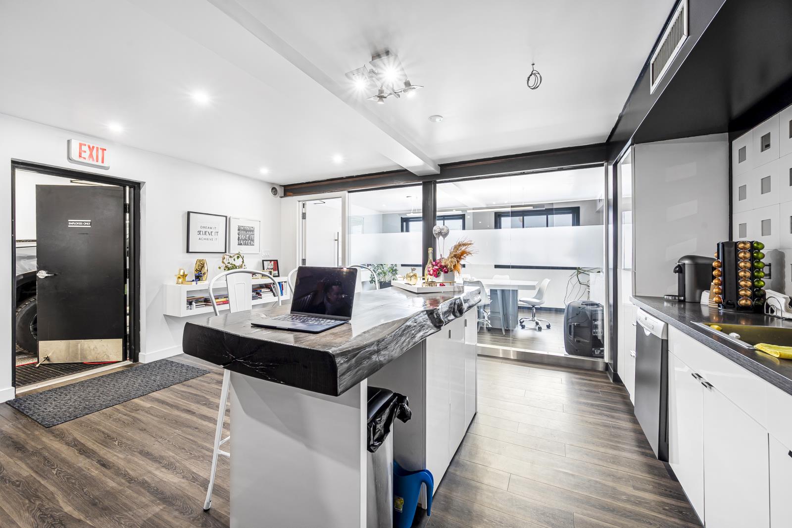 Unit 1, Unit 2, Unit 8 Property Photo 10