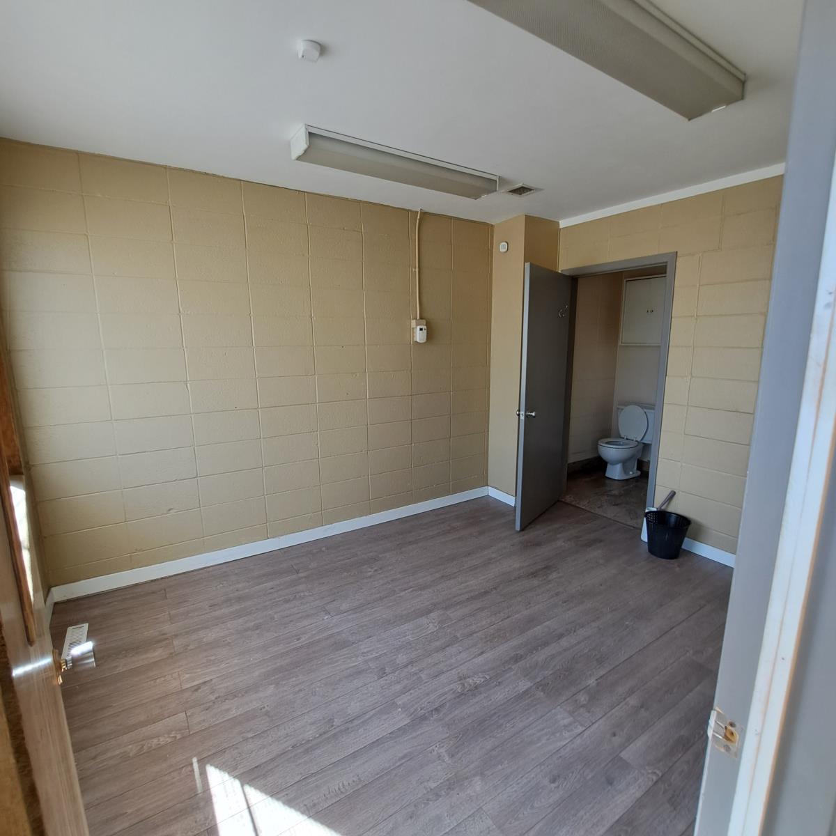 5600 103a St Property Photo 4