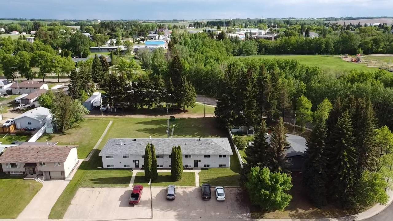 4709 53 Avenue Property Photo 2