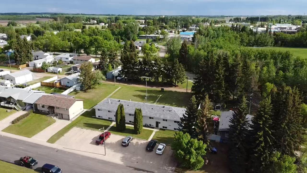 4709 53 Avenue Property Photo 3