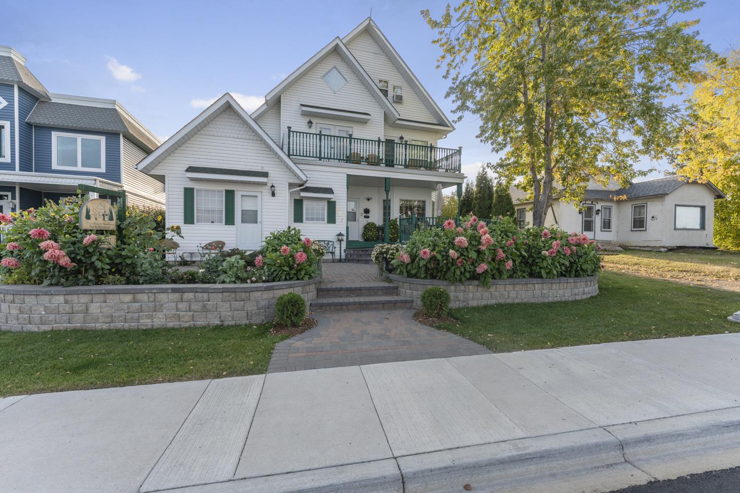 607 Lakeshore Drive Property Photo 1