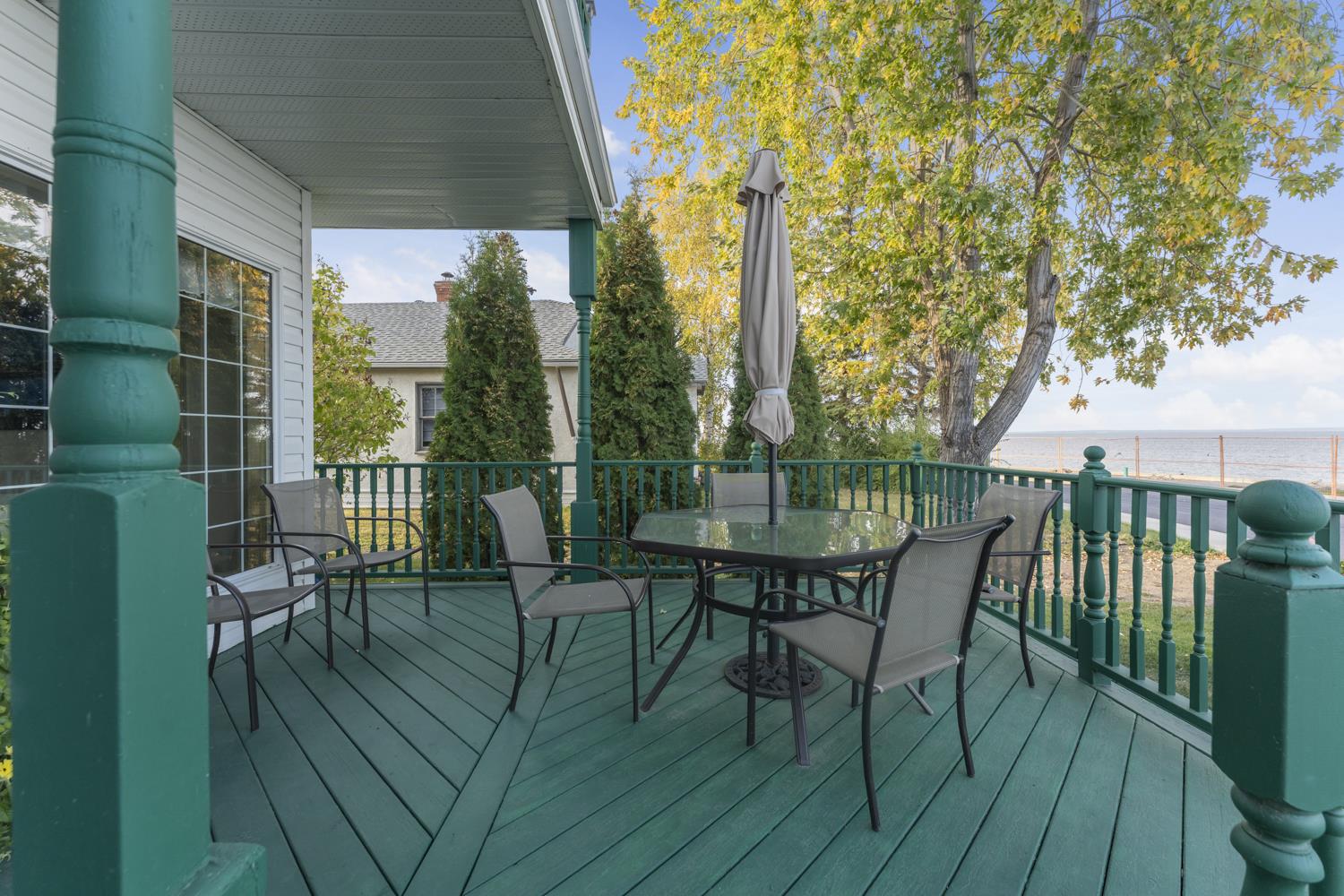 607 Lakeshore Drive Property Photo 4