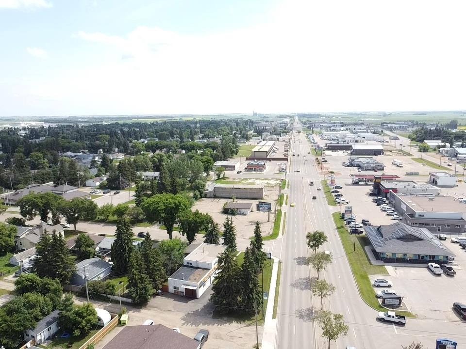 4911 55a St Property Photo 15
