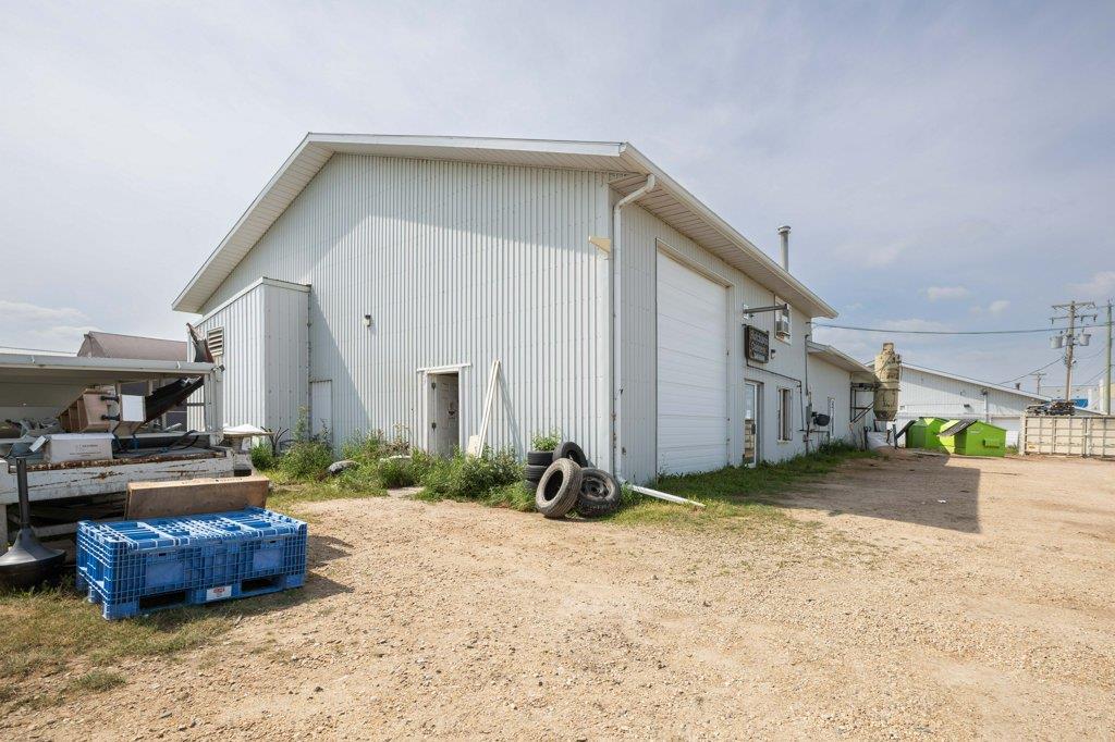 9407 109 St Property Photo 6