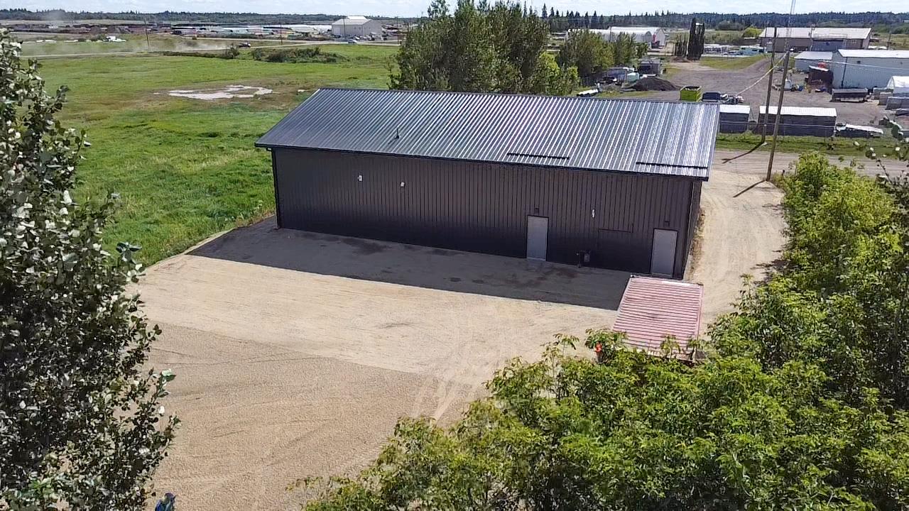 4828 46 Avenue Property Photo 2
