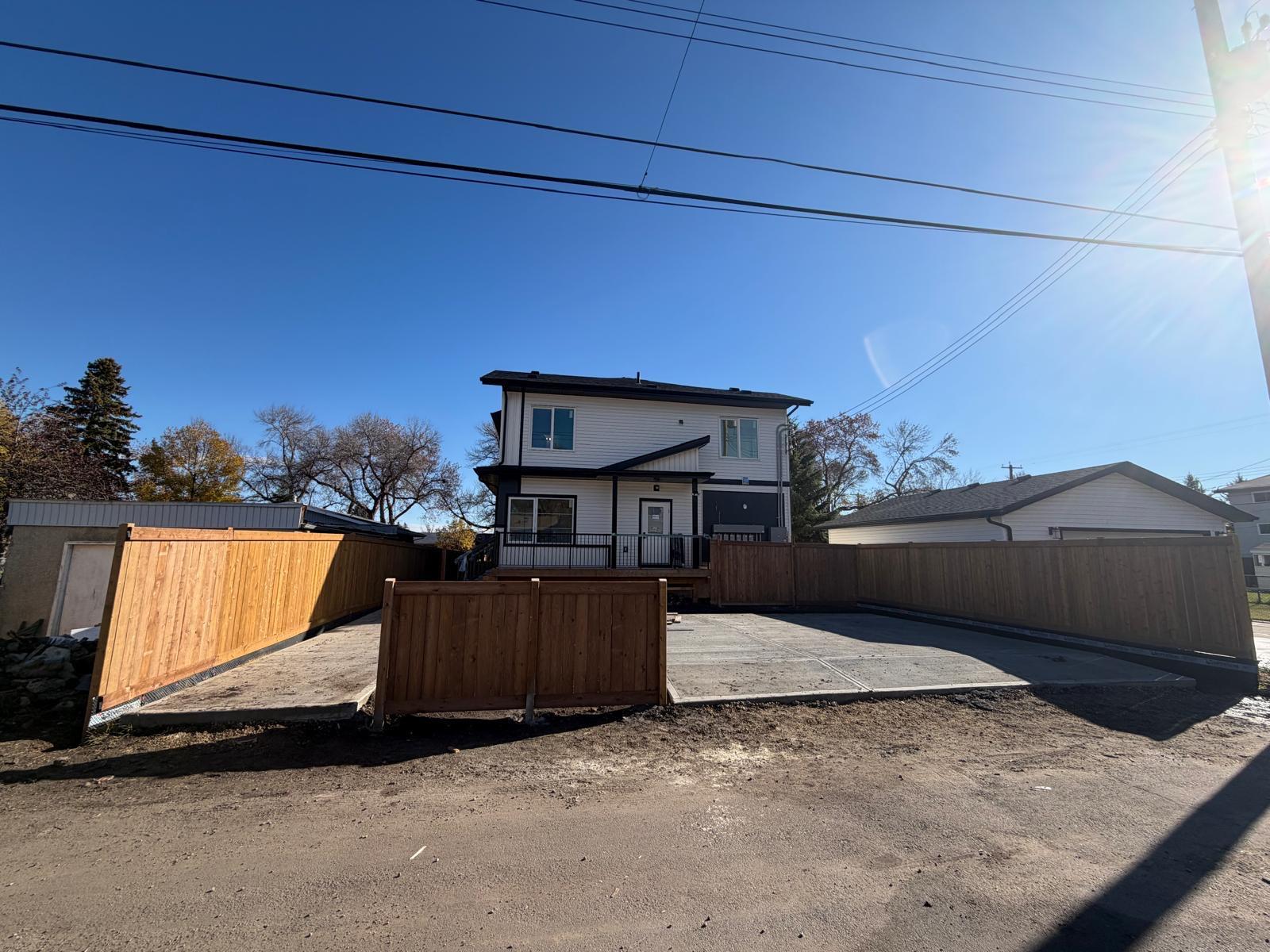11818 37 Street Property Photo 8