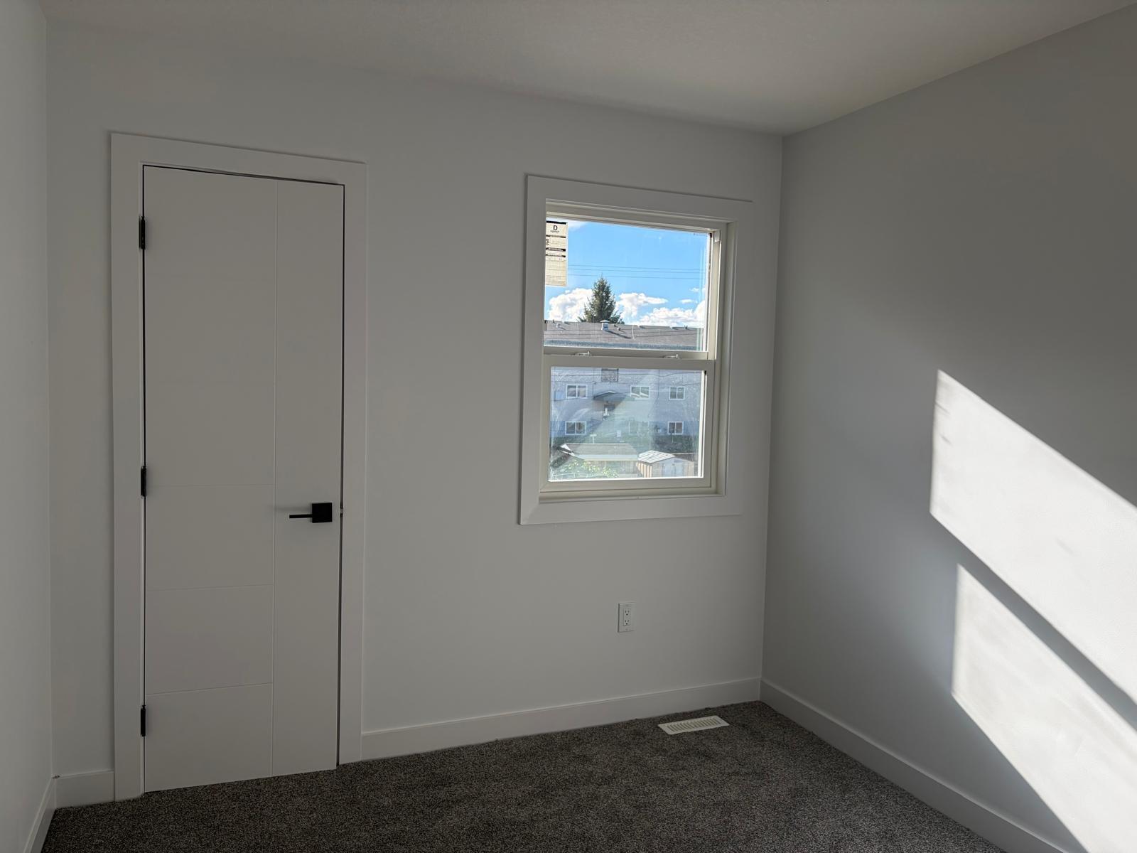 11818 37 Street Property Photo 32