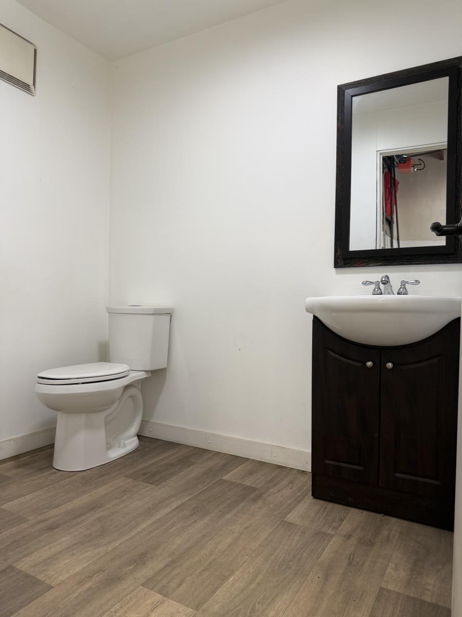 11222 88 Ave Property Photo 5