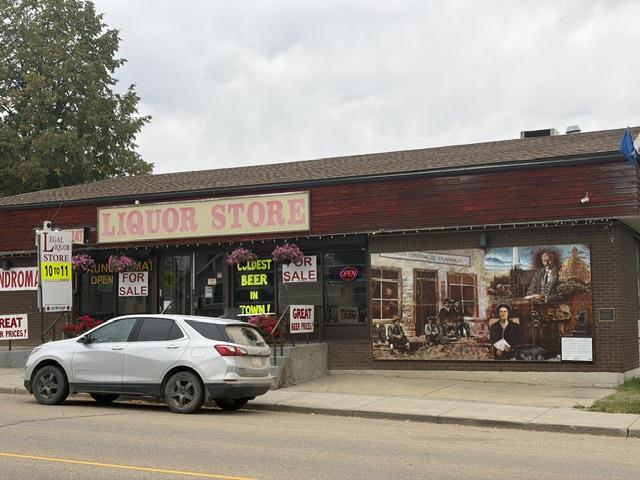 4732 - 50 Avenue Photo de la propriété 1