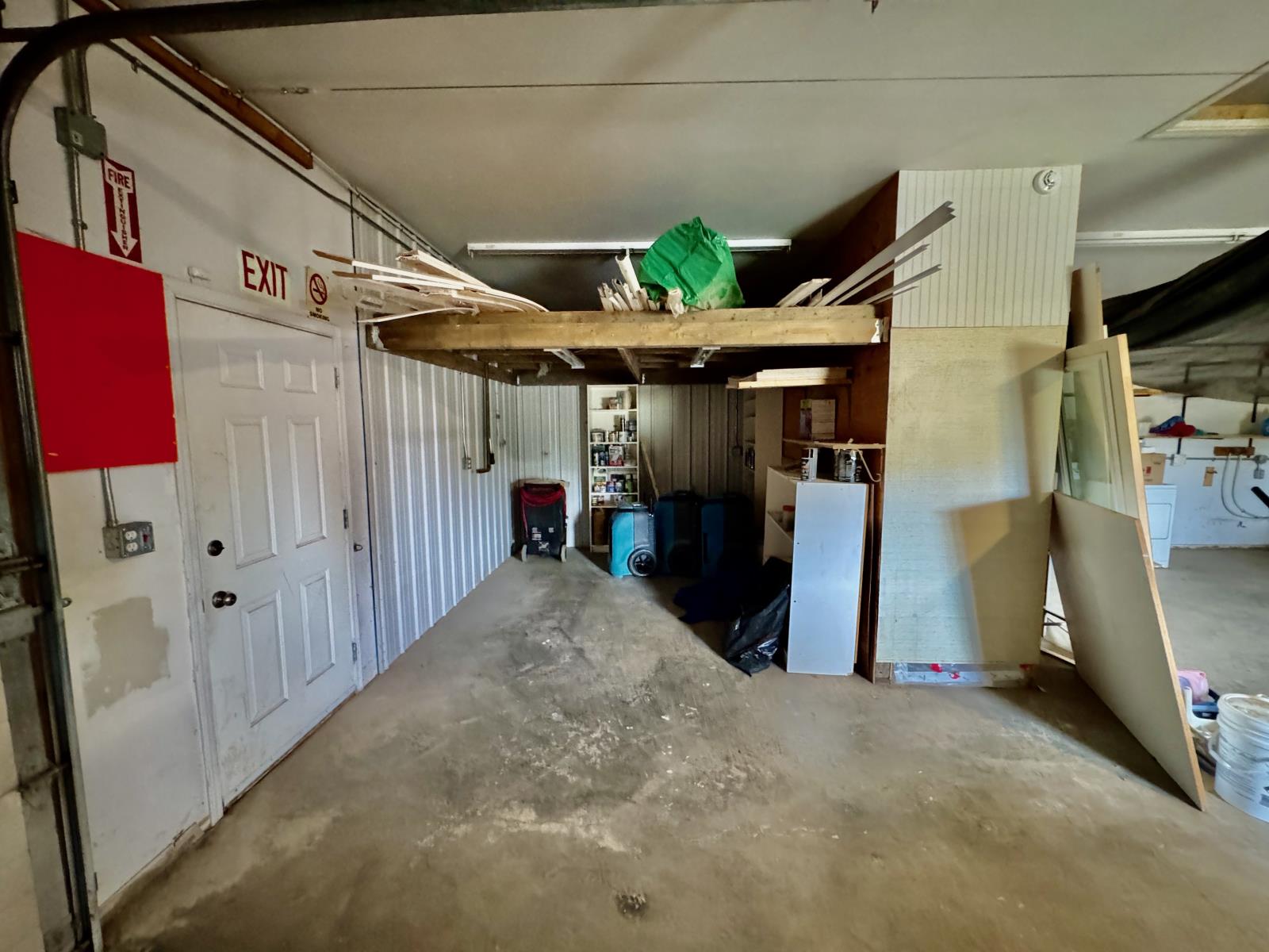 5217 51 St Property Photo 13
